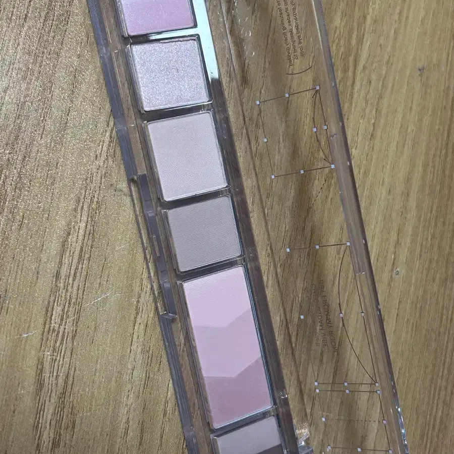 All Take Mood Palette 04 쿨톤이어서 그런데 DM 확인 부탁드려요