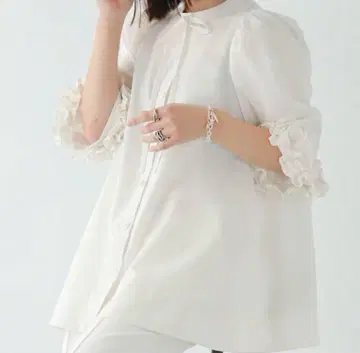 핏모어 볼륨 프릴 슬리브 블라우스