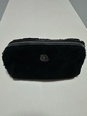 MONCLER 블랙 퍼 클러치백