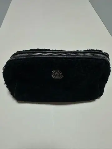 MONCLER 블랙 퍼 클러치백