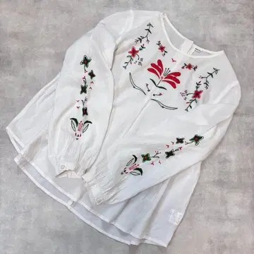 팰리시 새상품급 자수 블라우스 자수 내추럴 긴팔 봄/여름/가을