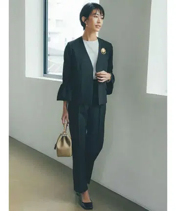 새상품급 미라 오웬 벨 슬리브 자켓