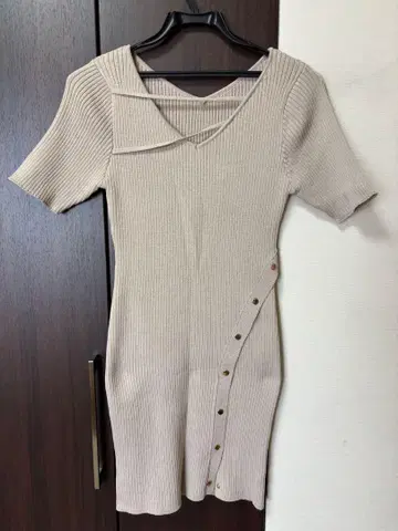 립서비스 타이트 원피스 베이지