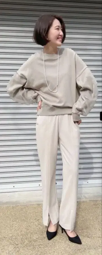 라리아무 택 포함 센터 슬릿 팬츠