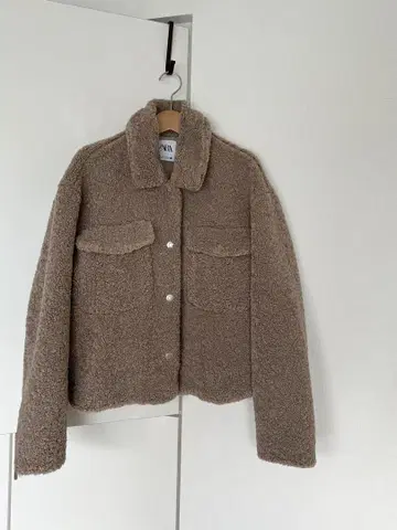 ZARA 베이지 보아 숏 자켓