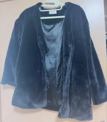 [ 새상품급 사용 횟수 적음 세탁 완료 ] 블랙 퍼 오픈 프론트 자켓