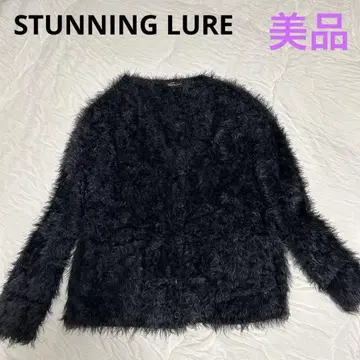 STUNNING LURE 블랙 페더 퍼 버튼 가디건
