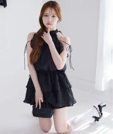 NICE CLAUP 아메스리 백리본 미니 원피스