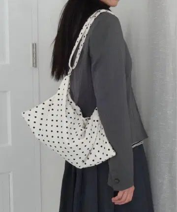 fekete 페케테 도트 무늬 숄더백