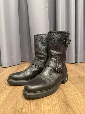 EMPORIO ARMANI 블랙 가죽 엔지니어 부츠