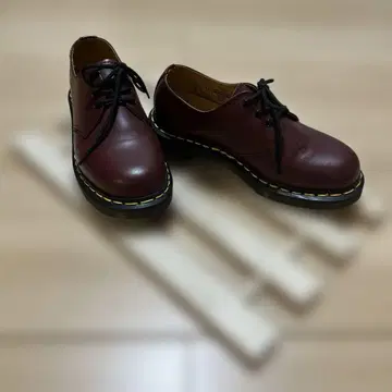 닥터 마틴 1461 홀 슈즈 체리 레드