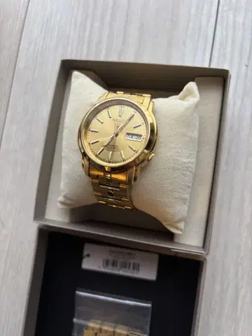 세이코 SEIKO 5 21JEWELS 자동 와인딩 골드 다이얼 해외 모델