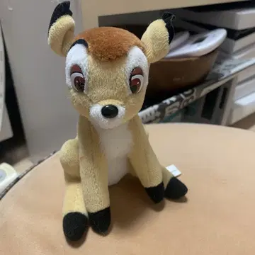 레어 당시 물건 앉아있는 아기 사슴 봉제 인형