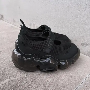 grounds MOOPIE MARY JANE BLACK/BLACK