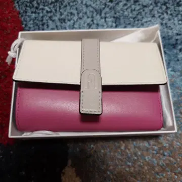 FURLA 이단 접이식 지갑