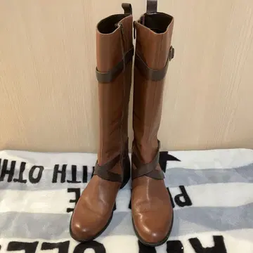 [새상품급] 클락스 가죽 23.5cm 롱 부츠 브라운 카멜 가죽