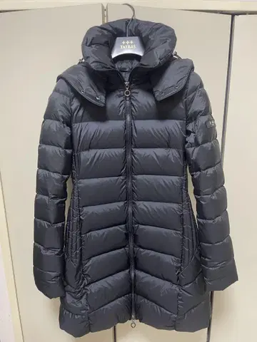TATRAS 블랙 후드 부착 롱 다운 자켓
