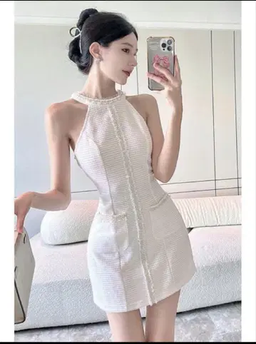 화이트 비즈 장식 하이넥 드레스