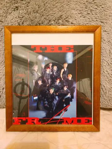 INI THE FRAME 메가 재킷