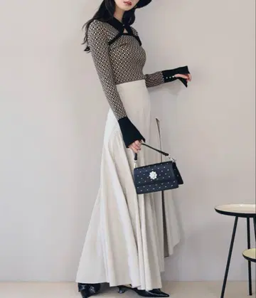 LILY BROWN 에스카르고 절개 볼륨 스커트