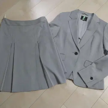 새상품급 23구 그레이 스커트 셋업 L