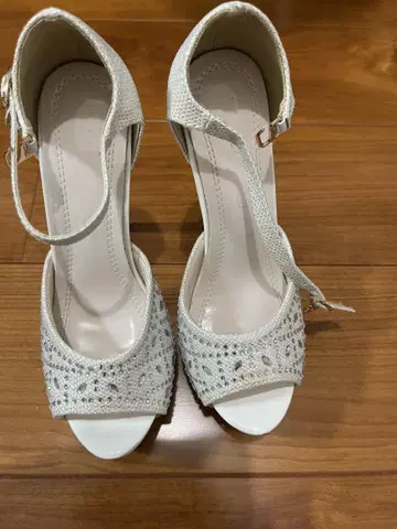 실버 비쥬 스트랩 하이힐 35size