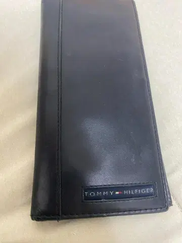 TOMMY HILFIGER 블랙 가죽 장지갑