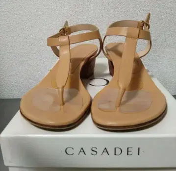 CASADEI 베이지 플립플랍 중간 힐