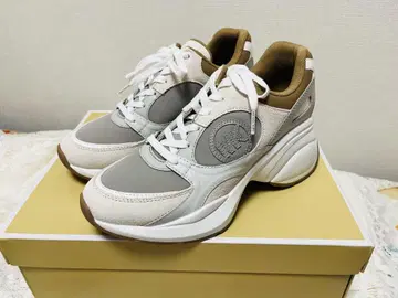 새상품 마이클코어스 통굽 그레이/화이트 스니커즈