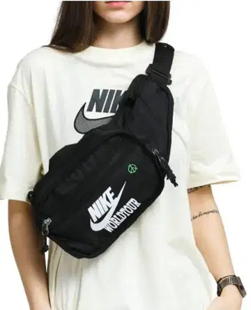 NIKE 4L 바디 백 WORLDTOUR