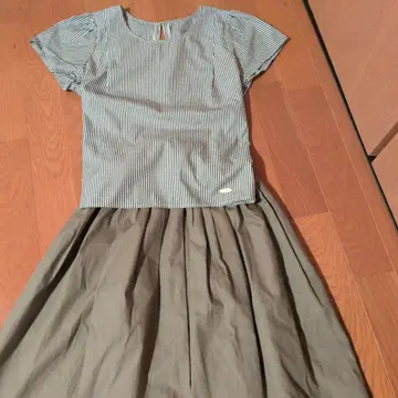 BLUE LABEL 프렌치 슬리브 블라우스 & 개더 스커트 셋업