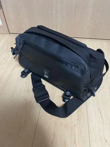 CHROME 코백스링 바디백