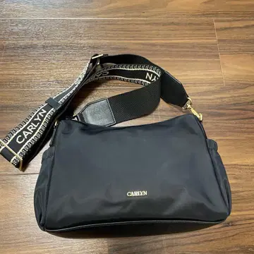CARLYN 블랙 숄더백