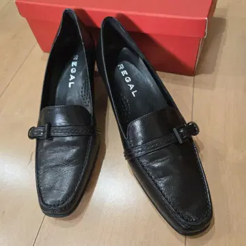 REGAL 블랙 가죽 힐 로퍼