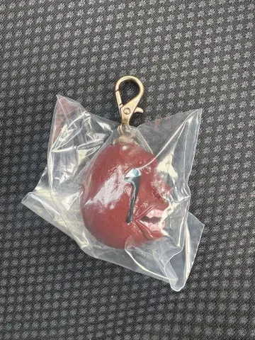베르세르크 아크릴 키링 빨간색
