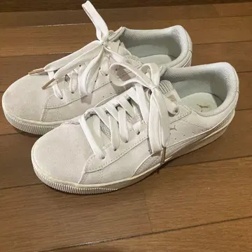 PUMA 스웨이드 화이트 스니커즈