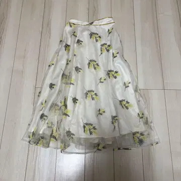Noela 노엘라 미모사 자수 플레어 스커트