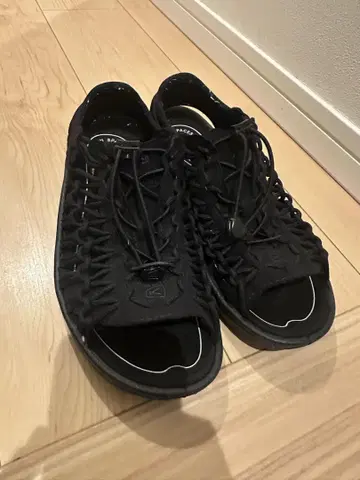 블랙 KEEN 샌들