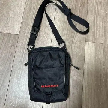 MAMMUT 블랙 아웃도어 파우치