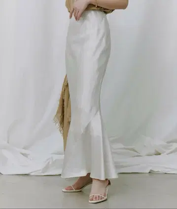 완판템 anuans 아세테이트 새틴 내로우 스커트