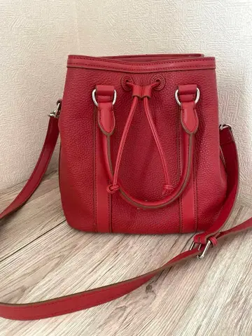 Lacoste 빨간색 드로우 스트링 숄더백