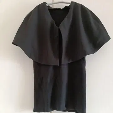 SNIDEL 블랙 케이프 스타일 반팔 상의