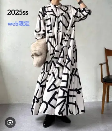 DouDou 2025SS 웹 한정판 프린트 티어드 원피스 맥시 길이