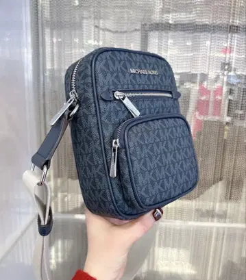 미개봉 새상품! MICHAEL KORS 네이비 숄더백