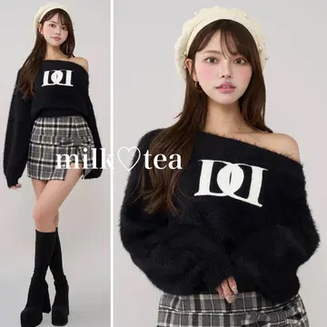 택 포함 새상품 다리치 블랙 DD 로고 원숄더 니트탑