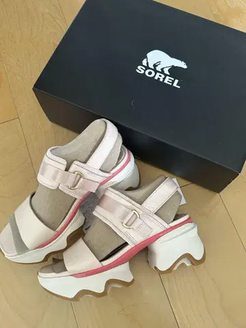 SOREL 핑크 스포츠 샌들
