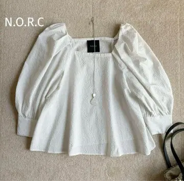 N.O.R.C 화이트 퍼프 슬리브 블라우스