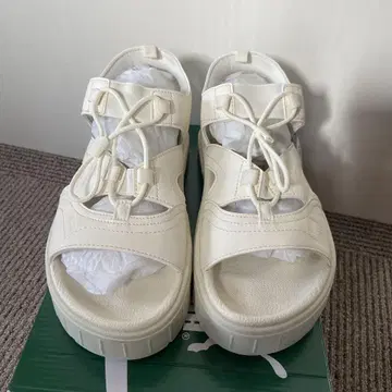 새상품 BEAMS x PUMA 통굽 샌들 콜라보 24cm