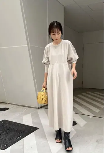 CAPRICIEUX LE'MAGE 라운드 입체 슬리브 원피스 에크루