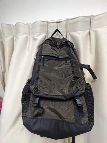 KiU 37리터 백팩 브라운 새상품급